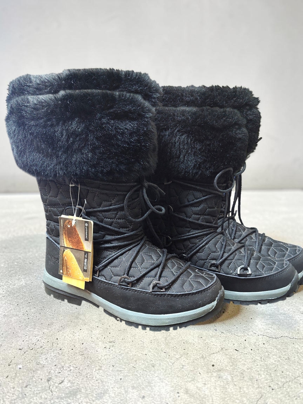,NWT Bearpaws Women's Black Faux-Fur Winter Snow Boots, 8